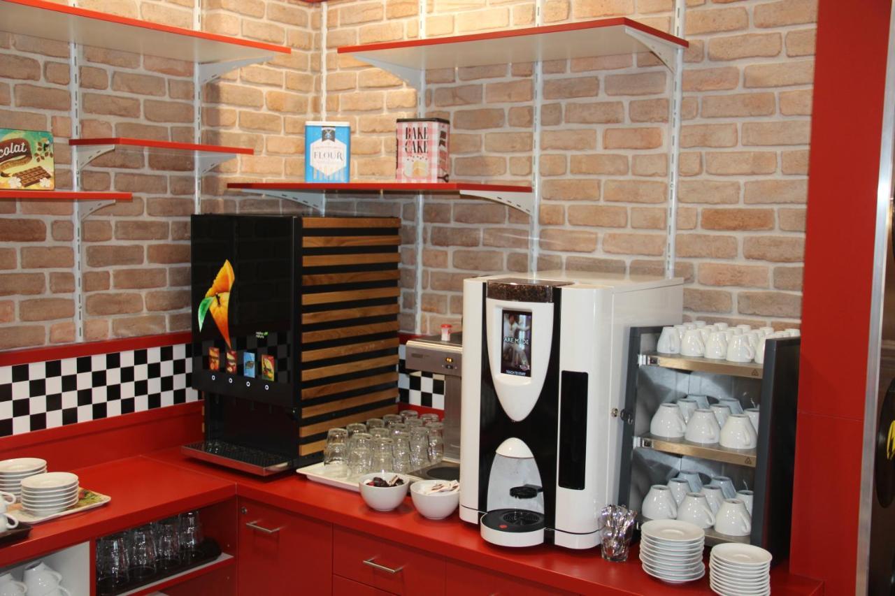 Jukebox Hotel 兹诺伊莫 外观 照片