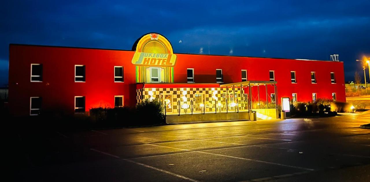 Jukebox Hotel 兹诺伊莫 外观 照片