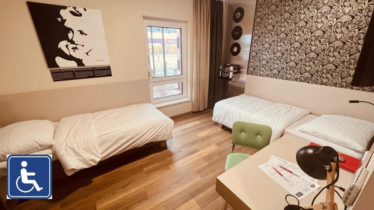 Jukebox Hotel 兹诺伊莫 外观 照片