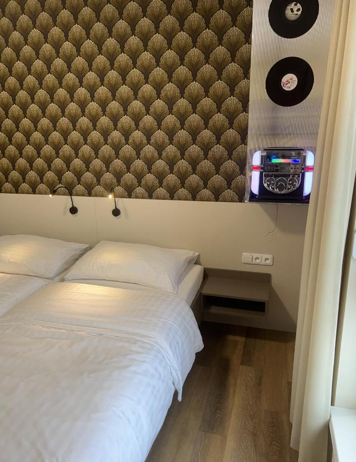 Jukebox Hotel 兹诺伊莫 外观 照片