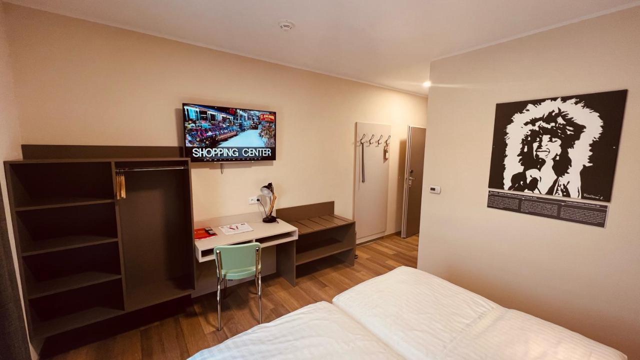 Jukebox Hotel 兹诺伊莫 外观 照片