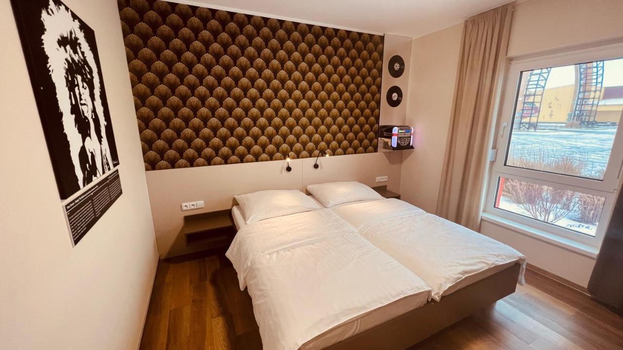 Jukebox Hotel 兹诺伊莫 外观 照片