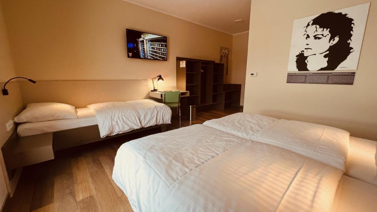 Jukebox Hotel 兹诺伊莫 外观 照片