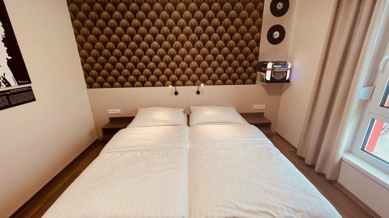 Jukebox Hotel 兹诺伊莫 外观 照片