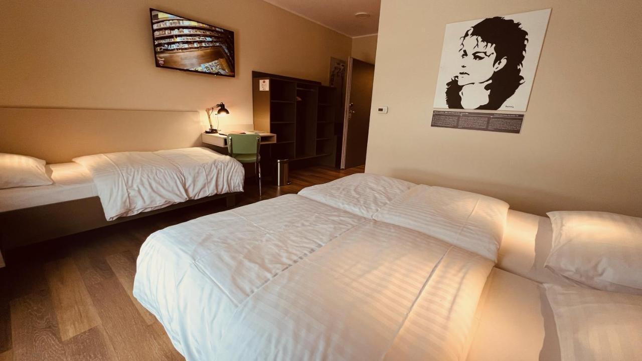 Jukebox Hotel 兹诺伊莫 外观 照片