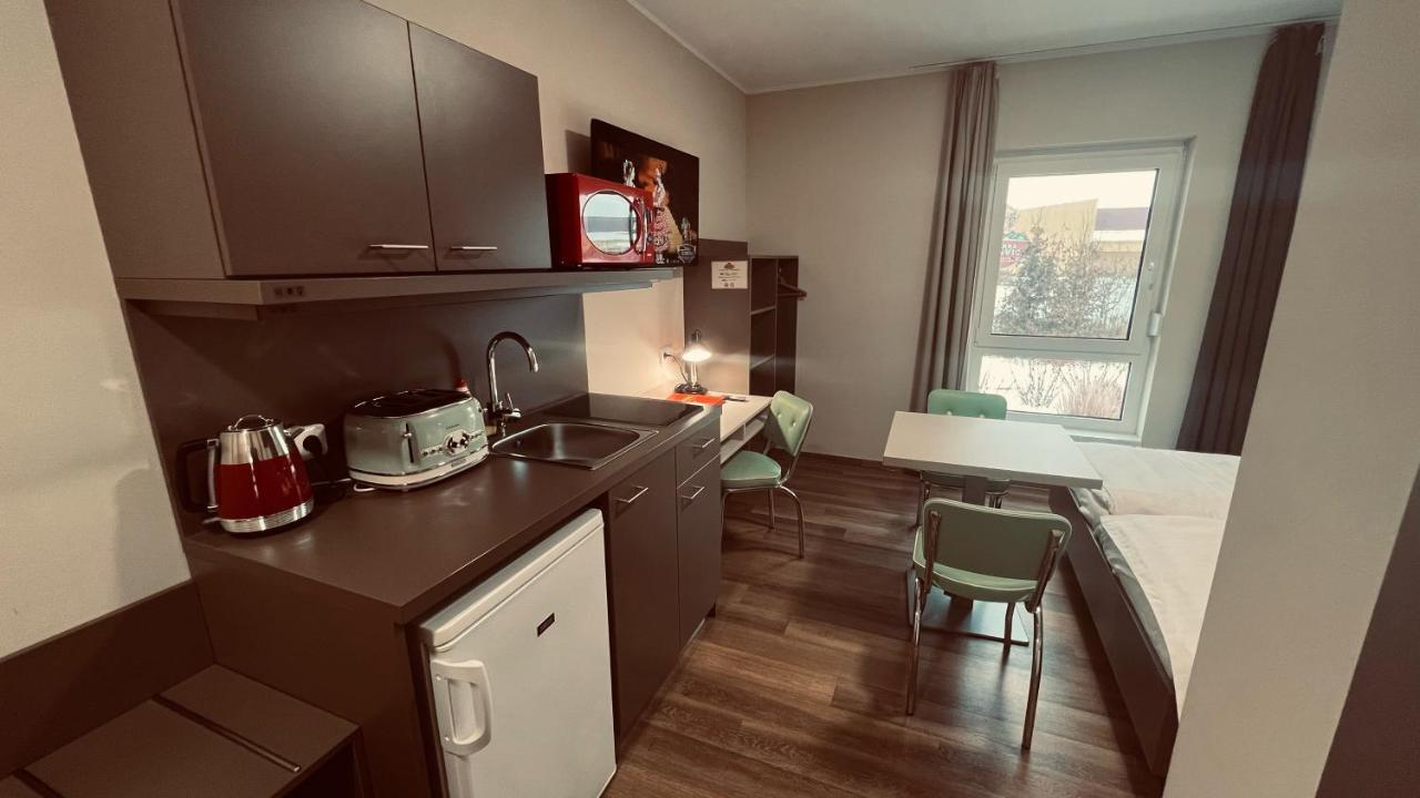 Jukebox Hotel 兹诺伊莫 外观 照片
