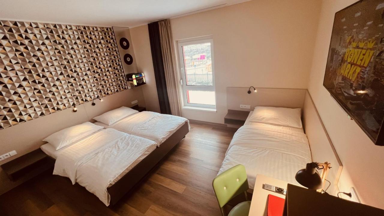 Jukebox Hotel 兹诺伊莫 外观 照片