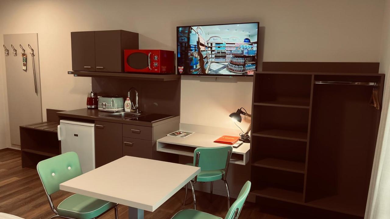 Jukebox Hotel 兹诺伊莫 外观 照片
