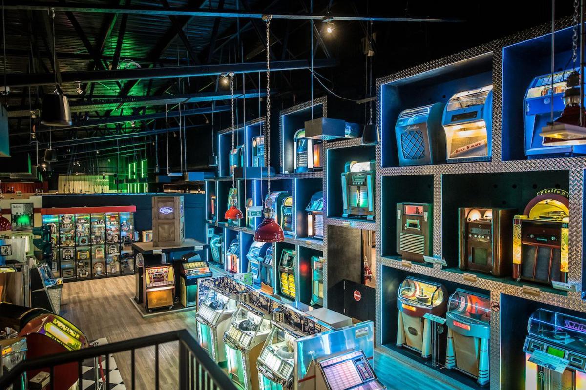 Jukebox Hotel 兹诺伊莫 外观 照片