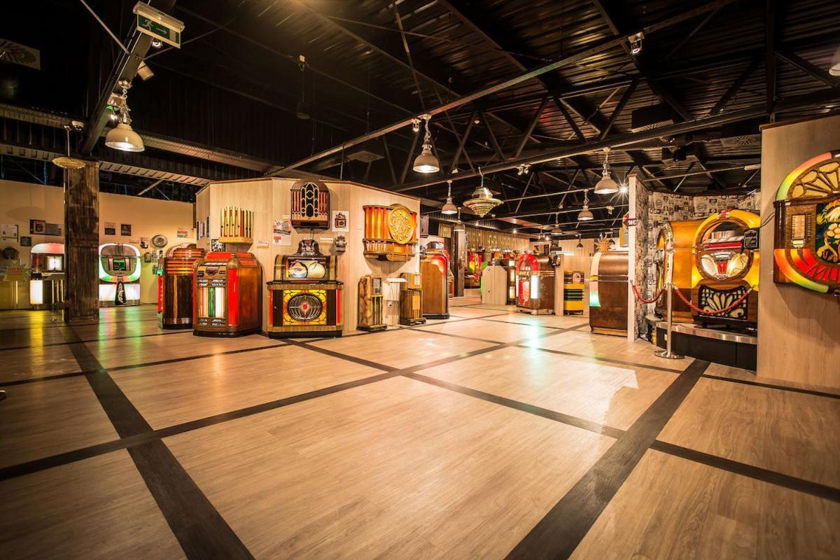 Jukebox Hotel 兹诺伊莫 外观 照片