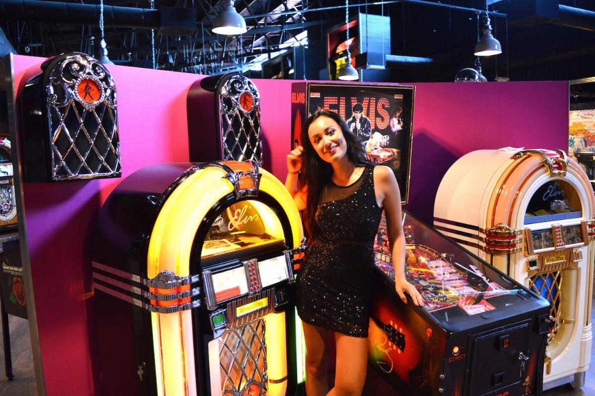 Jukebox Hotel 兹诺伊莫 外观 照片