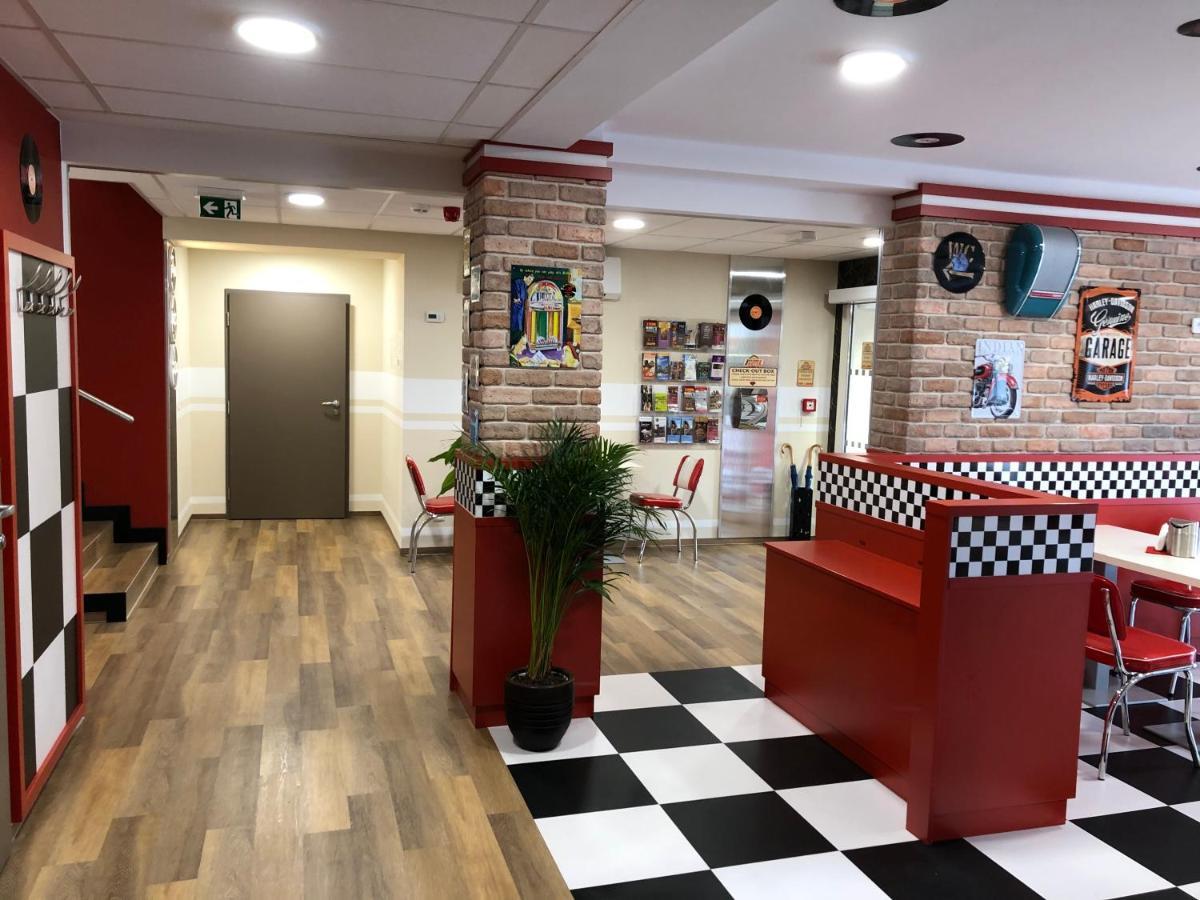 Jukebox Hotel 兹诺伊莫 外观 照片