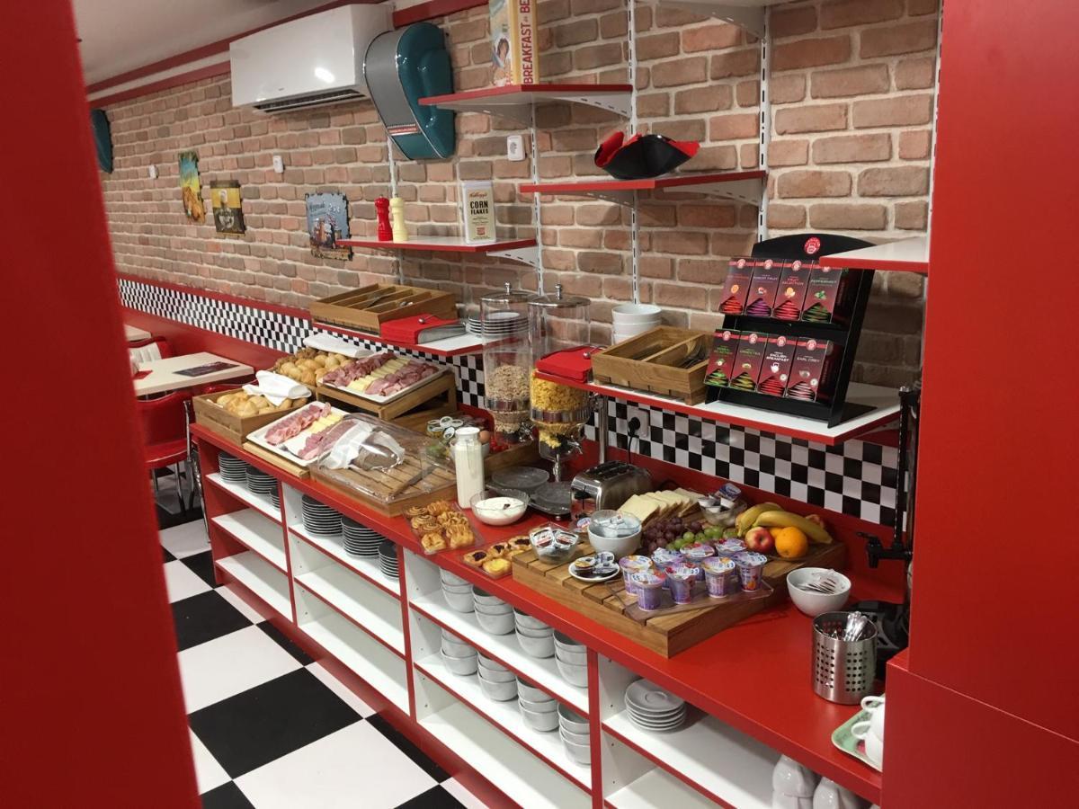 Jukebox Hotel 兹诺伊莫 外观 照片