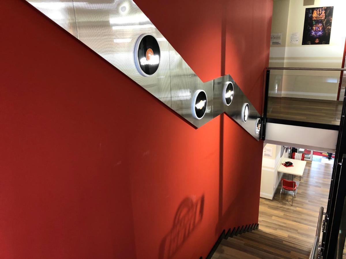 Jukebox Hotel 兹诺伊莫 外观 照片