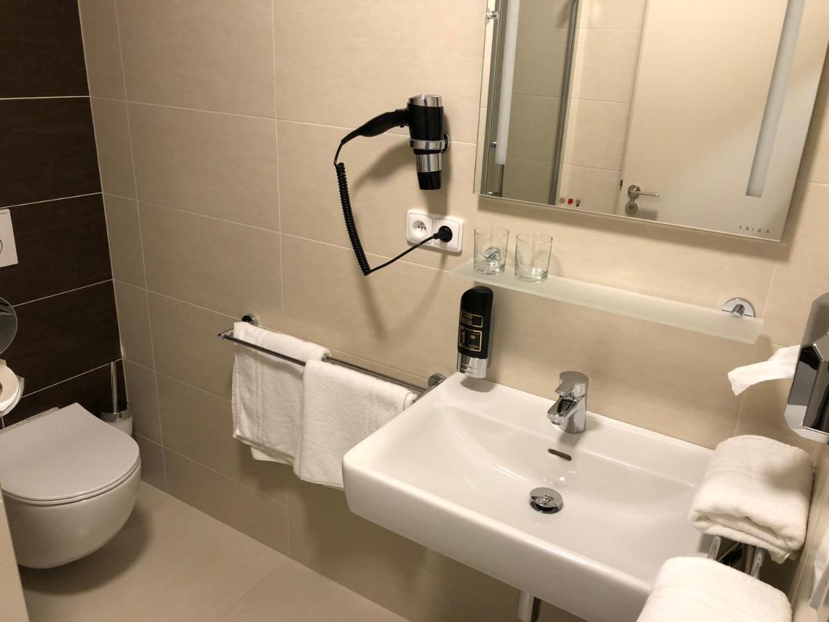 Jukebox Hotel 兹诺伊莫 外观 照片
