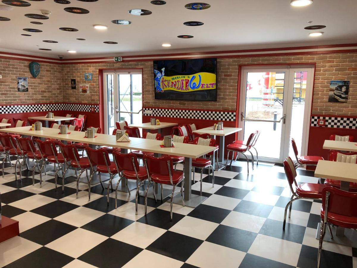 Jukebox Hotel 兹诺伊莫 外观 照片