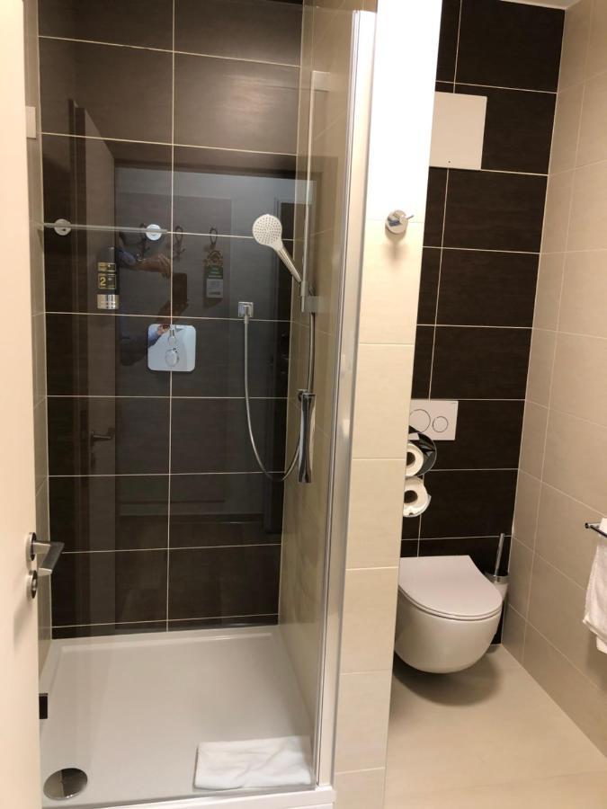 Jukebox Hotel 兹诺伊莫 外观 照片